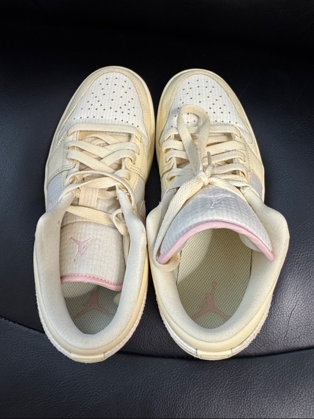 Jordan 1 Lows Women’s Low-Top Sneakers in Cream & Light Pink (W8.5) - Picture 2 of 6